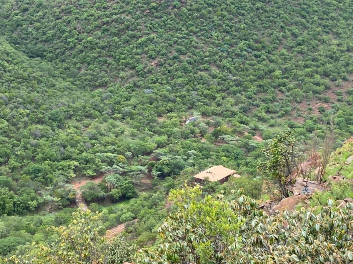 Lodge Waterfall Safari